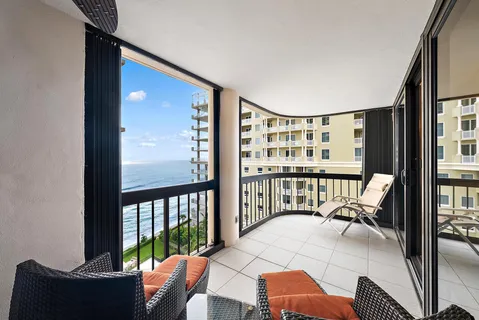 $575,000 | 5380 North Ocean Drive, Unit 10B, Singer Island, FL 33404