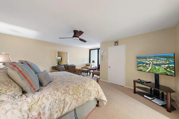 $575,000 | 5380 North Ocean Drive, Unit 10B, Singer Island, FL 33404