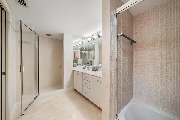 $575,000 | 5380 North Ocean Drive, Unit 10B, Singer Island, FL 33404