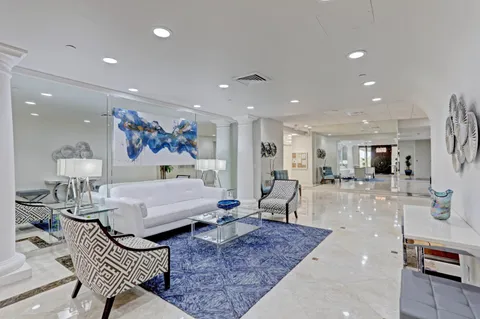 $575,000 | 5380 North Ocean Drive, Unit 10B, Singer Island, FL 33404