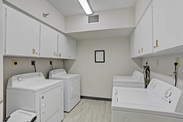 $575,000 | 5380 North Ocean Drive, Unit 10B, Singer Island, FL 33404