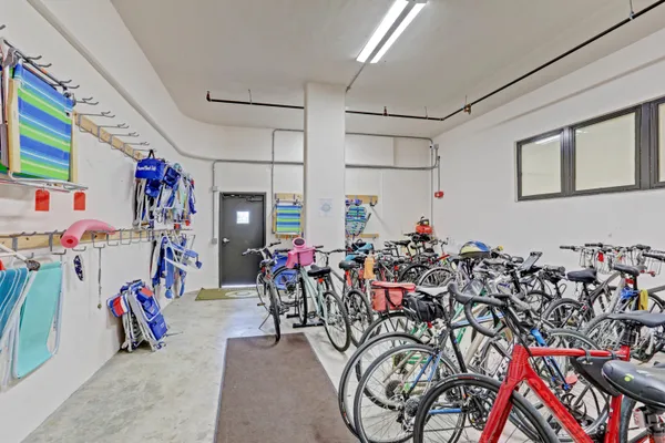 $575,000 | 5380 North Ocean Drive, Unit 10B, Singer Island, FL 33404