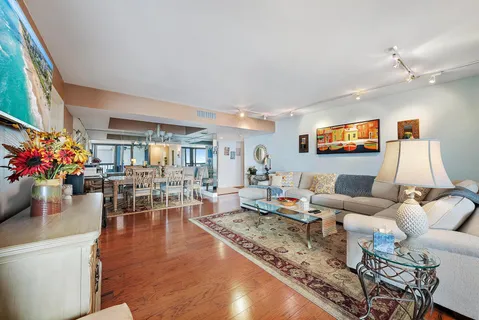 $575,000 | 5380 North Ocean Drive, Unit 10B, Singer Island, FL 33404