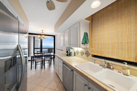 $575,000 | 5380 North Ocean Drive, Unit 10B, Singer Island, FL 33404