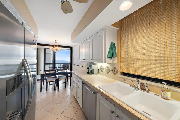 $575,000 | 5380 North Ocean Drive, Unit 10B, Singer Island, FL 33404