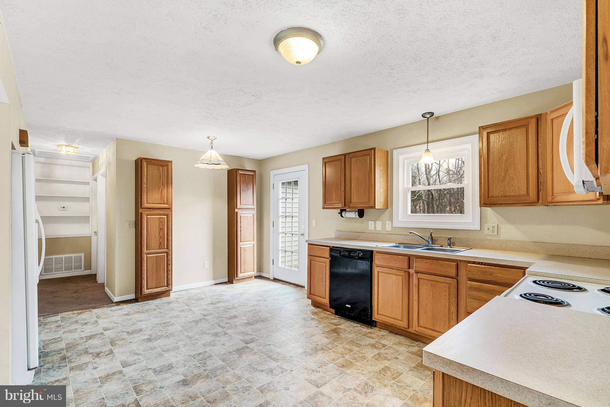 14225 Norman Road Culpeper, VA 22701 - Photo 16 of 30 Kitchen with additional storage