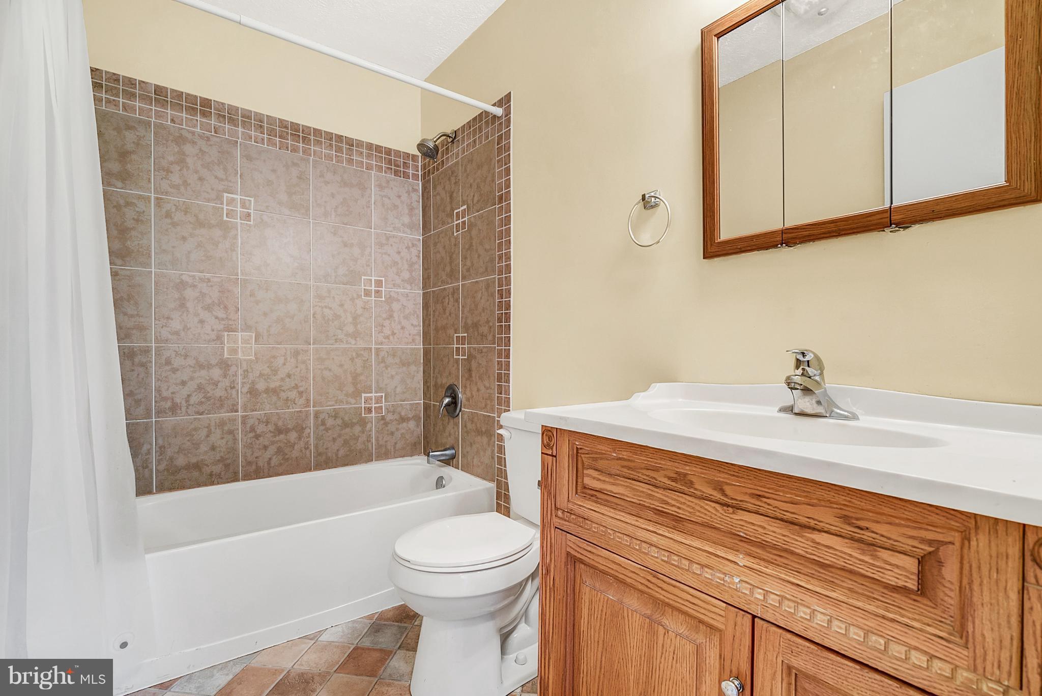 14225 Norman Road Culpeper, VA 22701 - Photo 19 of 30 Full hall bath with ceramic tile