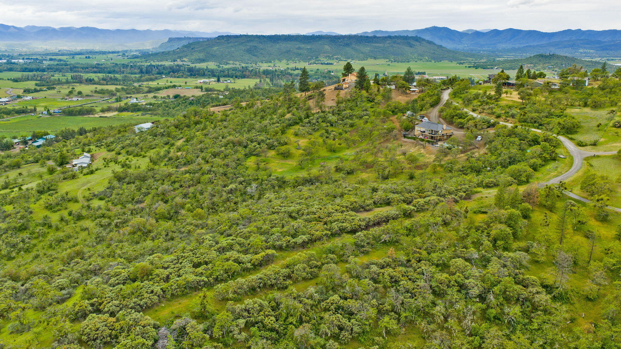 1374 West Linn Road Eagle Point, OR 97524 - Photo 5 of 45 View of Table Rocks