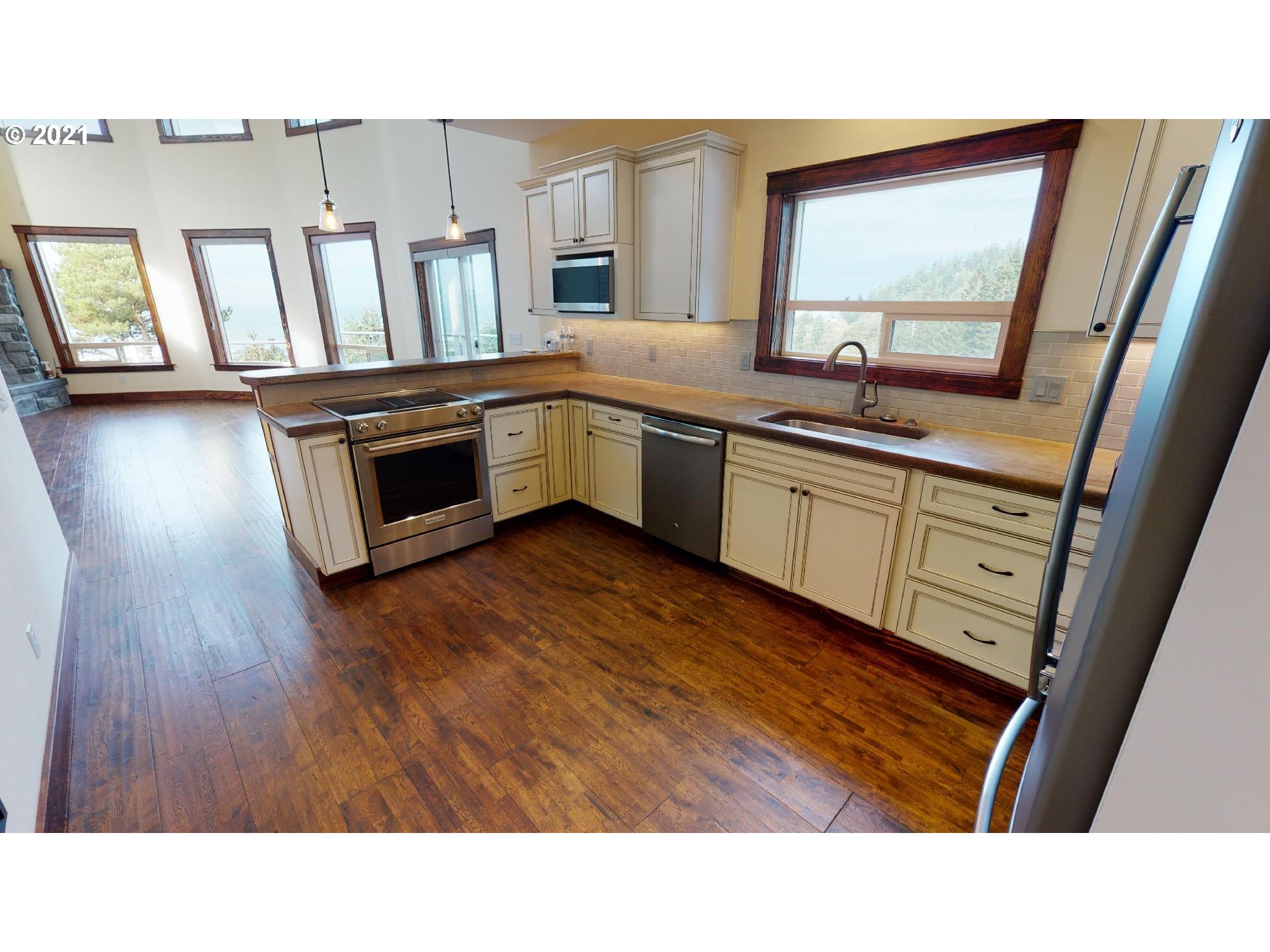 29693 Bear Mountain Road Gold Beach, OR 97444 - Photo 7 of 32 Gallery Image 7