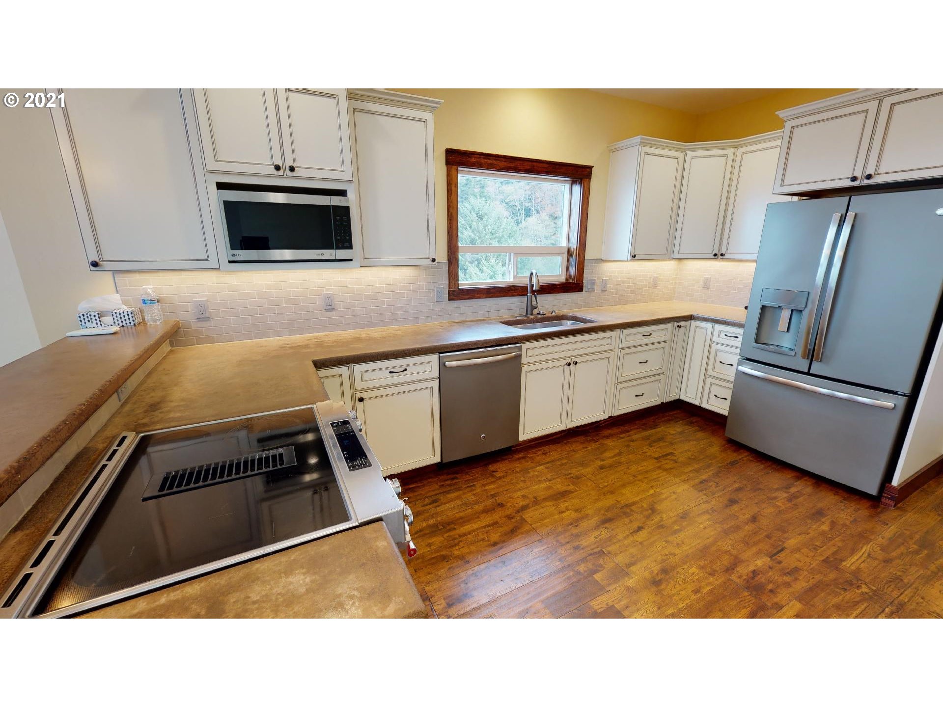 29693 Bear Mountain Road Gold Beach, OR 97444 - Photo 9 of 32 Gallery Image 9