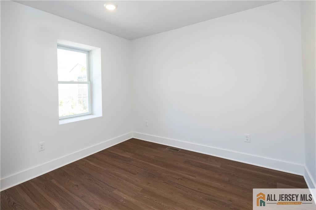 339 Crows Mill Road Fords, NJ 08863 - Photo 9 of 27