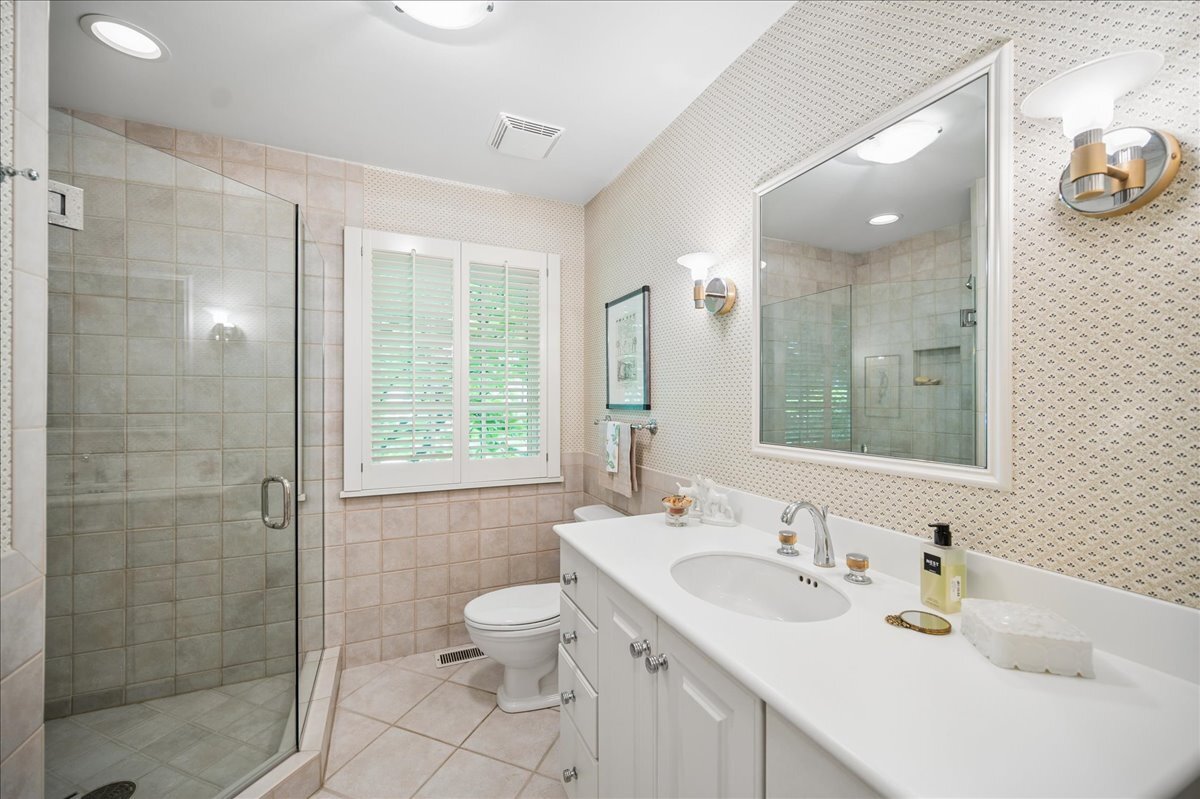 253 Summerfield Road Northbrook, IL 60062 - Photo 25 of 46 a bathroom with a sink toilet and shower