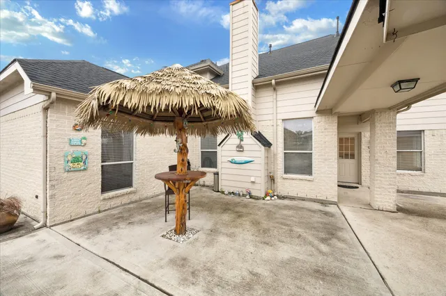 a view of entryway and hall