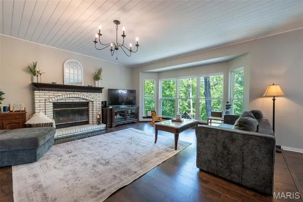 $950,000 | 50 Sunfish Drive, Defiance, MO 63341
