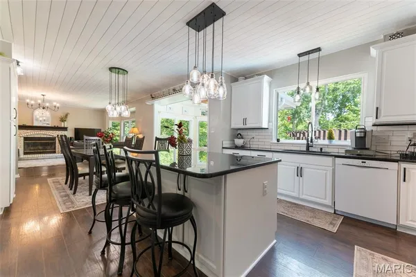 $950,000 | 50 Sunfish Drive, Defiance, MO 63341