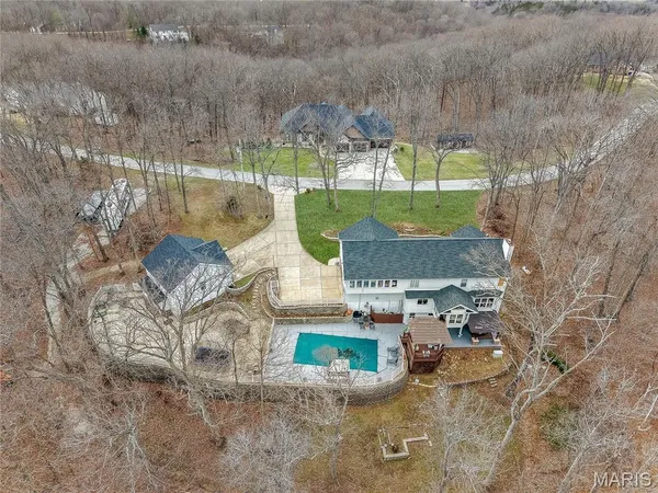 $950,000 | 50 Sunfish Drive, Defiance, MO 63341