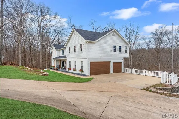 $950,000 | 50 Sunfish Drive, Defiance, MO 63341