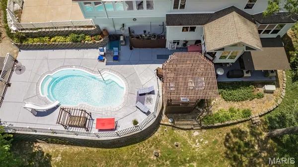$950,000 | 50 Sunfish Drive, Defiance, MO 63341
