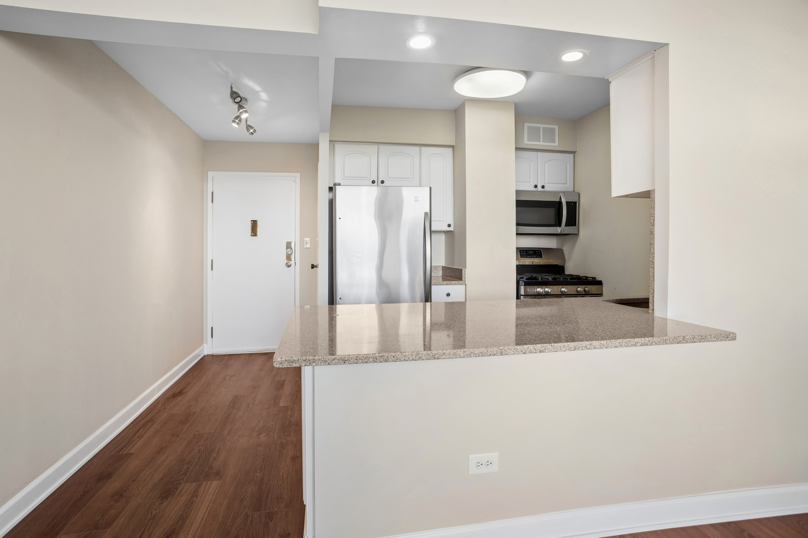 20 North Tower Road, Unit 9C Oak Brook, IL 60523 - Photo 11 of 20