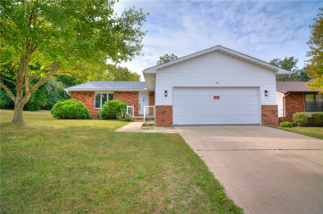 933 West Frank Drive Decatur, IL 62526 - Photo 1 of 30