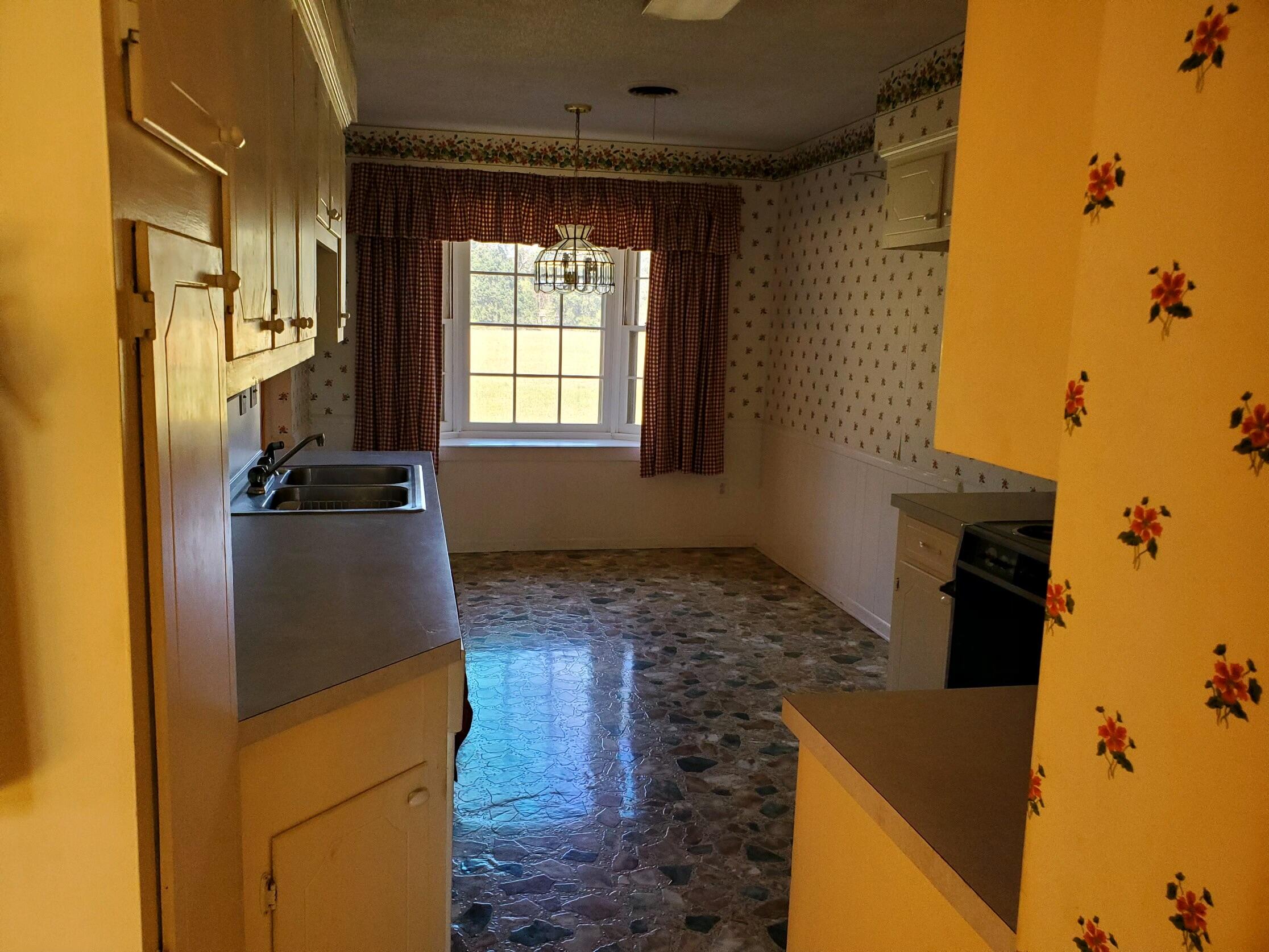 2749 Otranto Road North Charleston, SC 29406 - Photo 11 of 29 20221213_114230