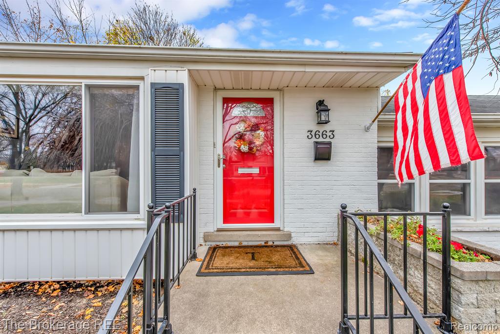 3663 Rockingham Road Royal Oak, MI 48073 - Photo 2 of 34