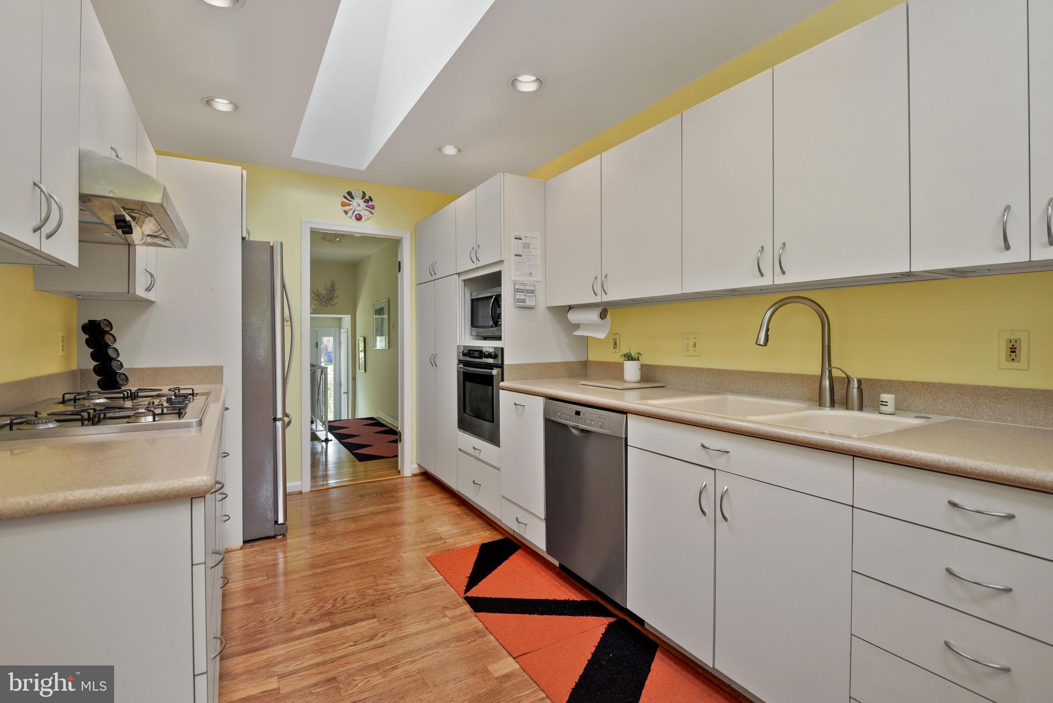11706 Smoketree Road Potomac, MD 20854 - Photo 14 of 36 Kitchen