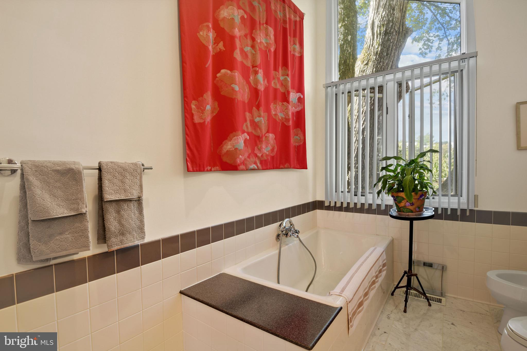 11706 Smoketree Road Potomac, MD 20854 - Photo 18 of 36 Master Bathroom
