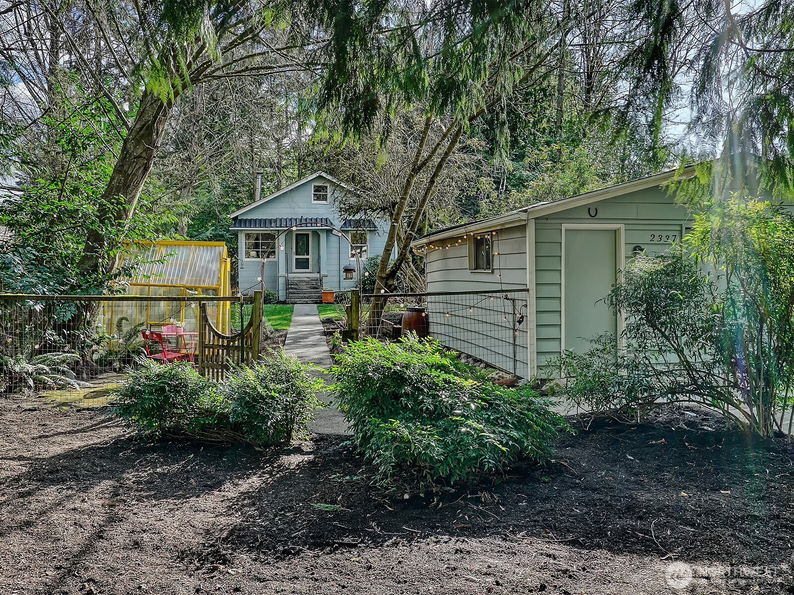 2337 Northeast 86th Street Seattle, WA 98115 - Photo 2 of 20