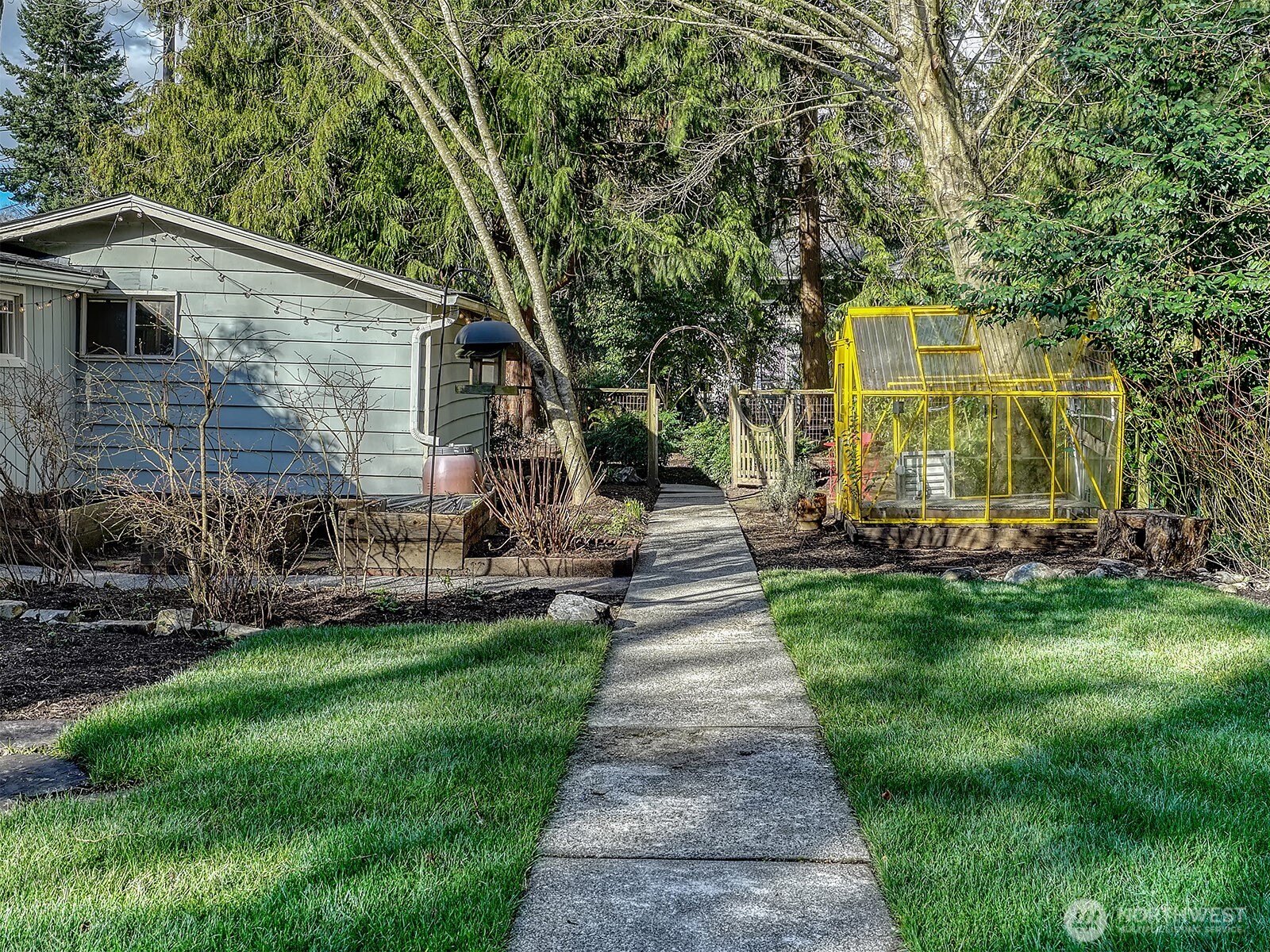 2337 Northeast 86th Street Seattle, WA 98115 - Photo 4 of 20