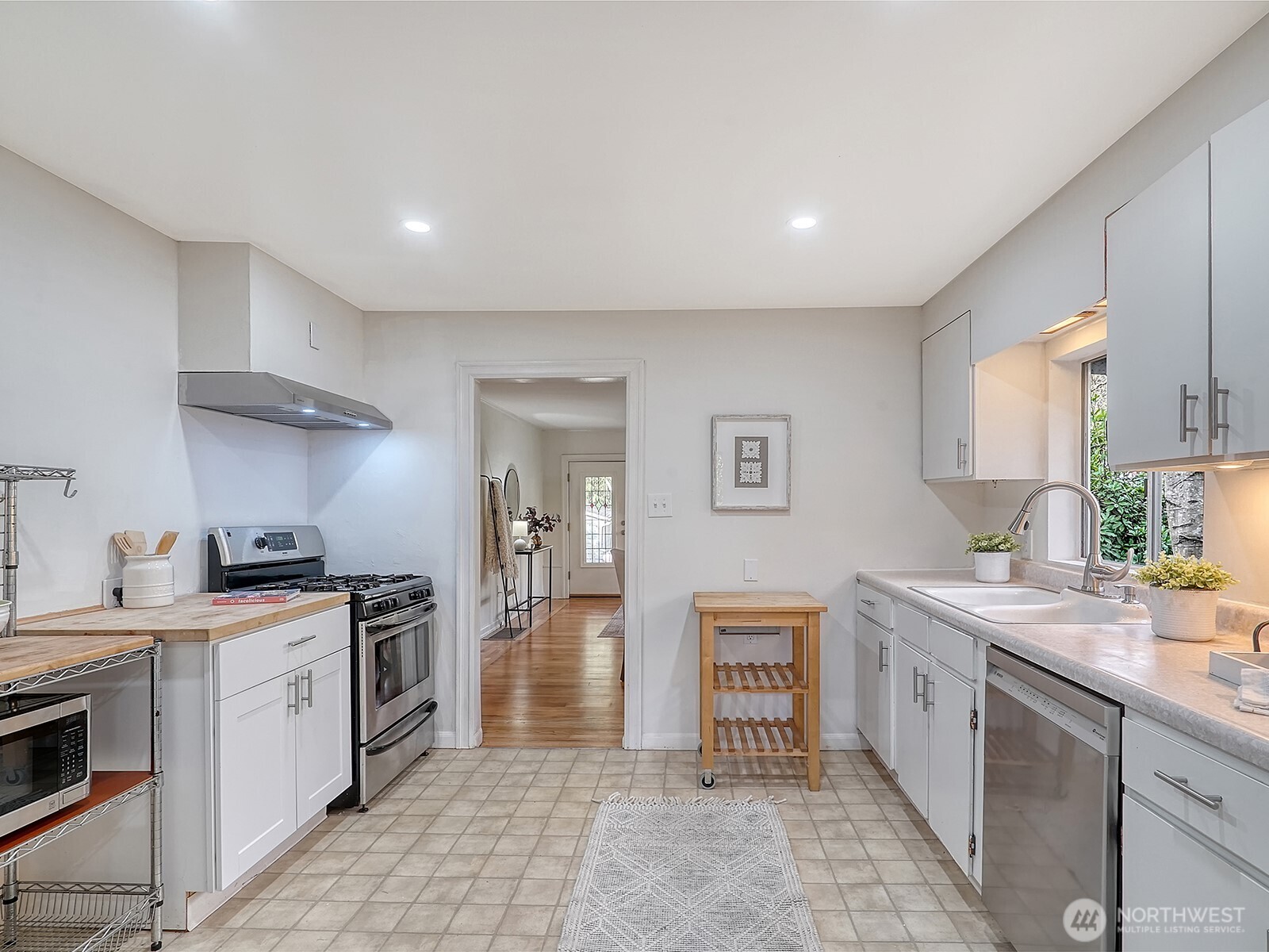 2337 Northeast 86th Street Seattle, WA 98115 - Photo 8 of 20