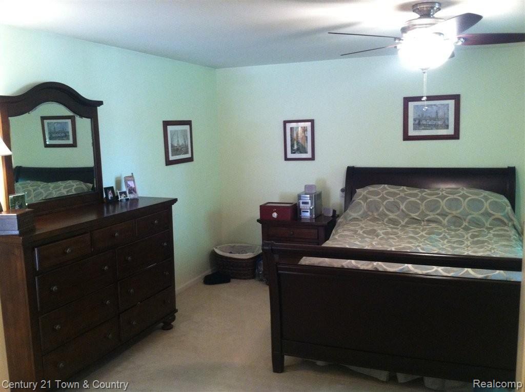 1331 Thames Drive Rochester, MI 48307 - Photo 16 of 25 IMG_1868.JPG