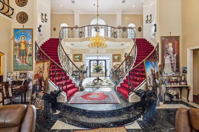 a view of entryway with furniture