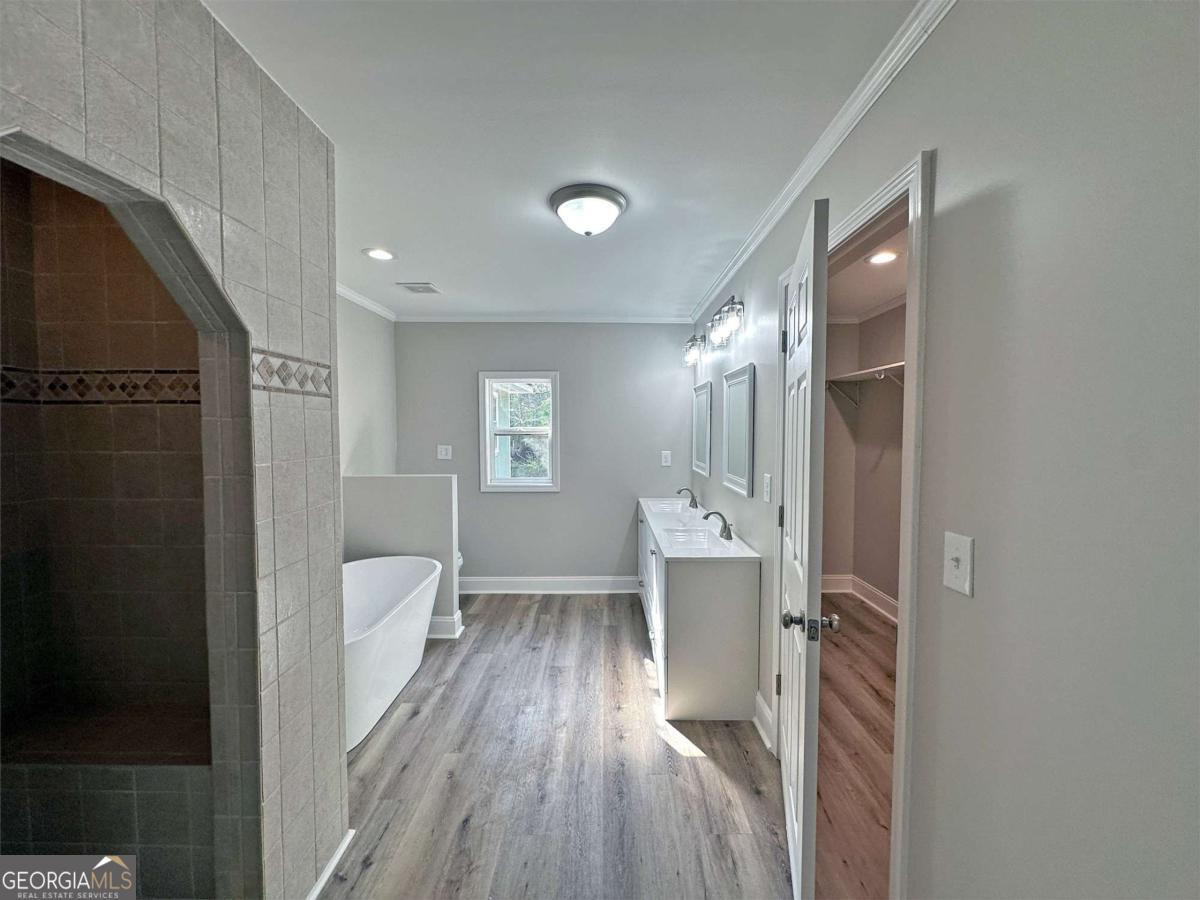 1104 Farm Road Colbert, GA 30628 - Photo 12 of 39 Primary Bathroom