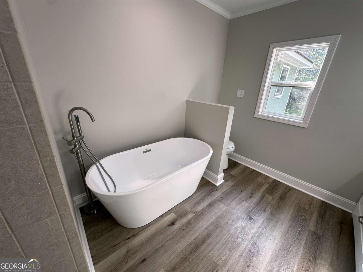 1104 Farm Road Colbert, GA 30628 - Photo 14 of 39 Primary Bathroom