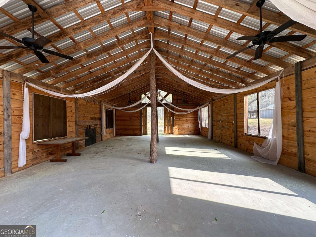 1104 Farm Road Colbert, GA 30628 - Photo 27 of 39 Barn