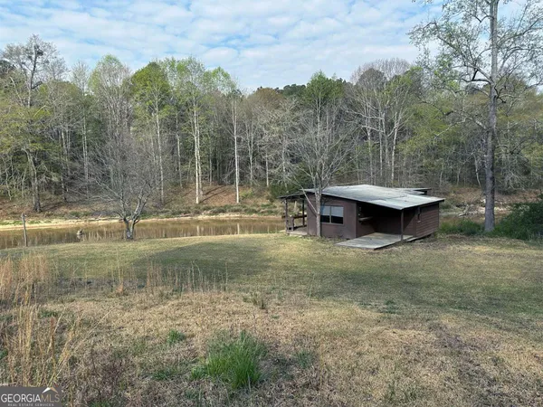 a view of a backyard with green space