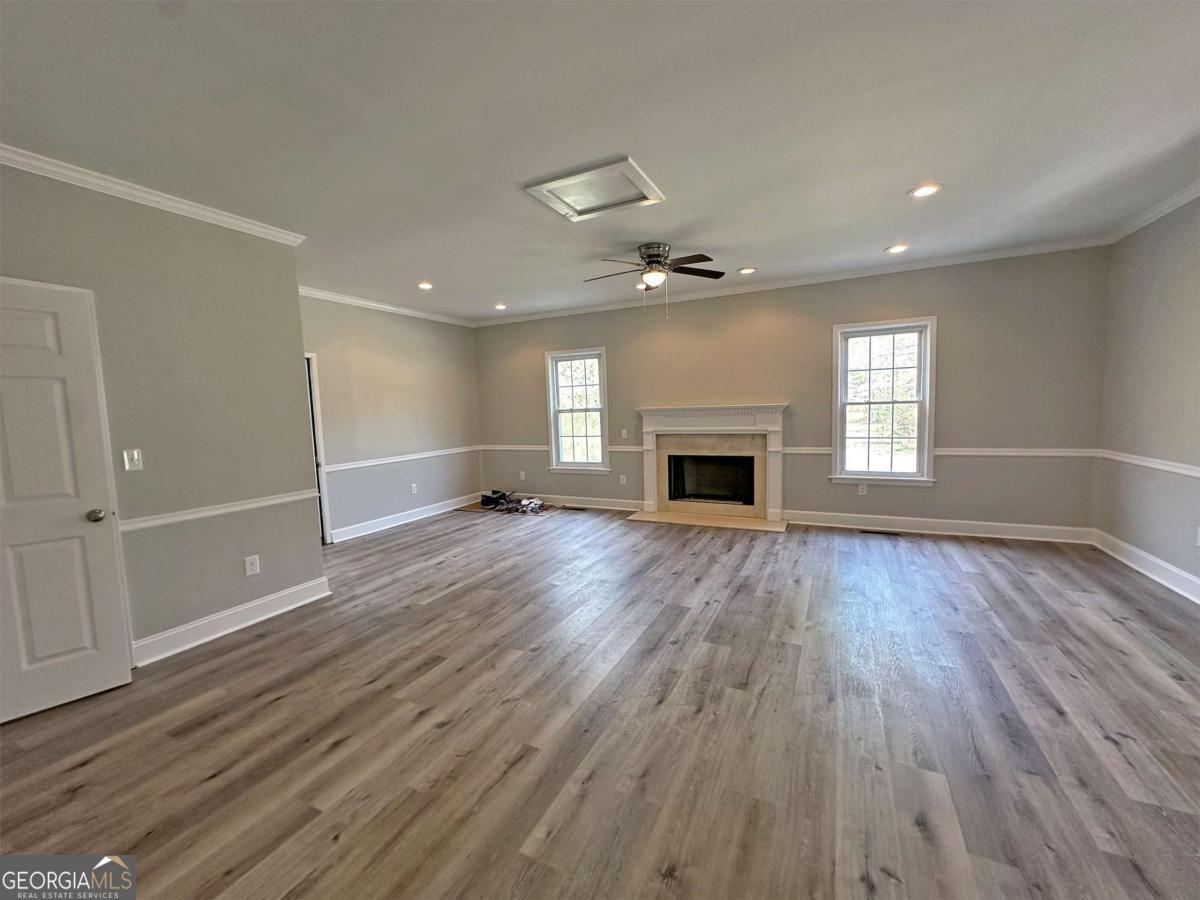 1104 Farm Road Colbert, GA 30628 - Photo 9 of 39 Living Room