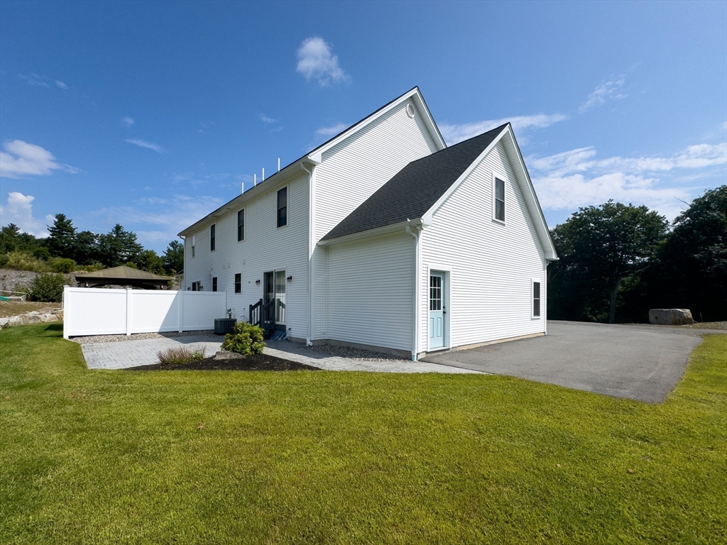 194 A Narrows Road Westminster, MA 01473 - Photo 4 of 31 a front view of a house with garden
