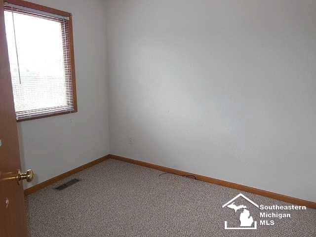 7340 Douglas Road Lambertville, MI 48144 - Photo 16 of 17 20435682-15.JPG