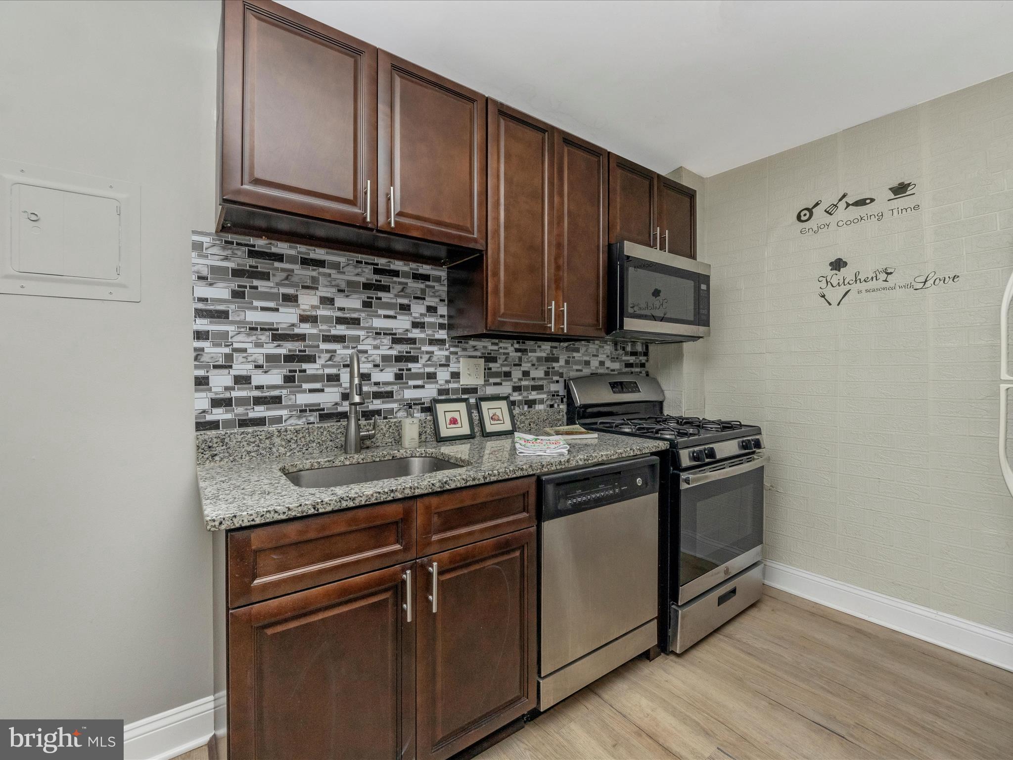 8601 Manchester Road, Unit 417 Silver Spring, MD 20901 - Photo 21 of 51 Kitchen