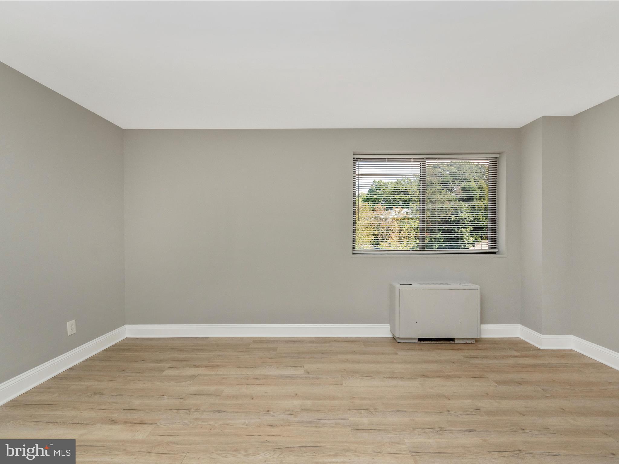 8601 Manchester Road, Unit 417 Silver Spring, MD 20901 - Photo 26 of 51 Primary Bedroom