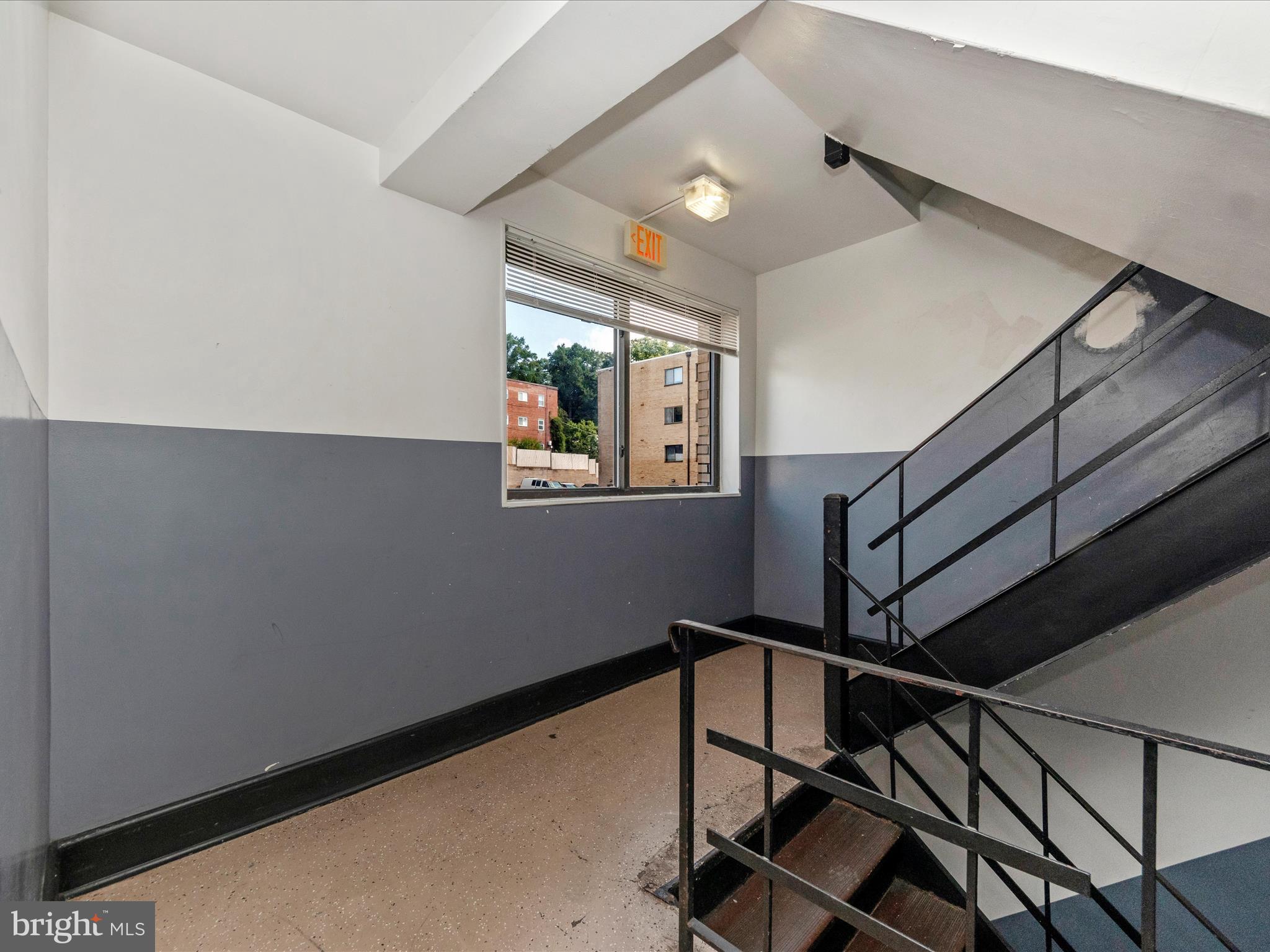 8601 Manchester Road, Unit 417 Silver Spring, MD 20901 - Photo 38 of 51 Staircase