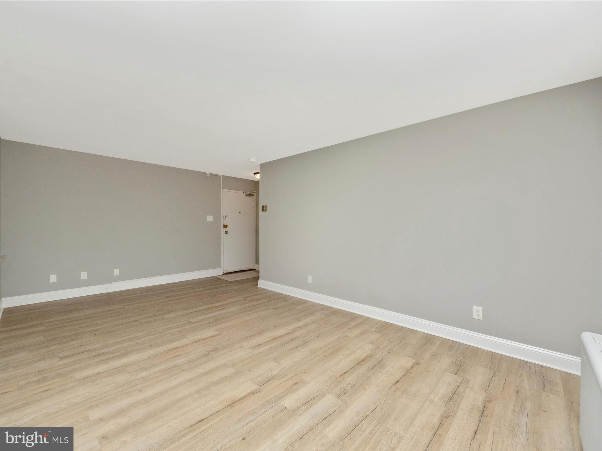 8601 Manchester Road, Unit 417 Silver Spring, MD 20901 - Photo 8 of 51 Living Room