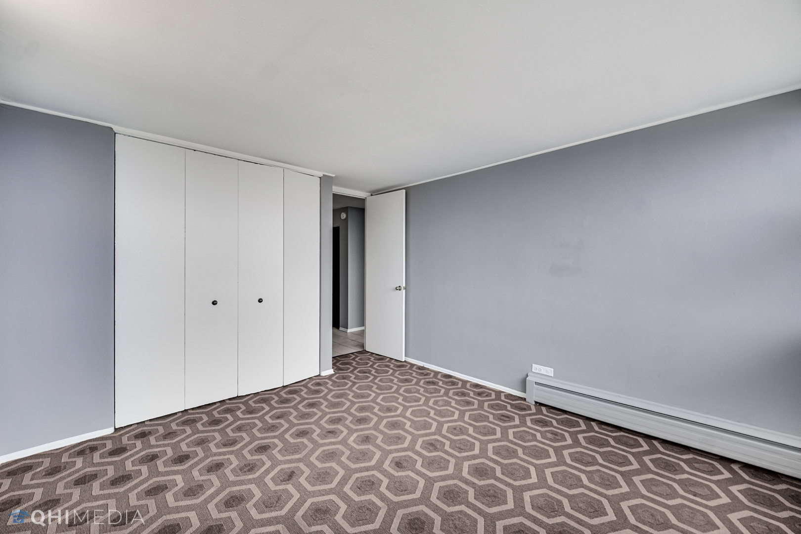 5740 North Sheridan Road, Unit 12C Chicago, IL 60660 - Photo 11 of 19 a view of wooden floor