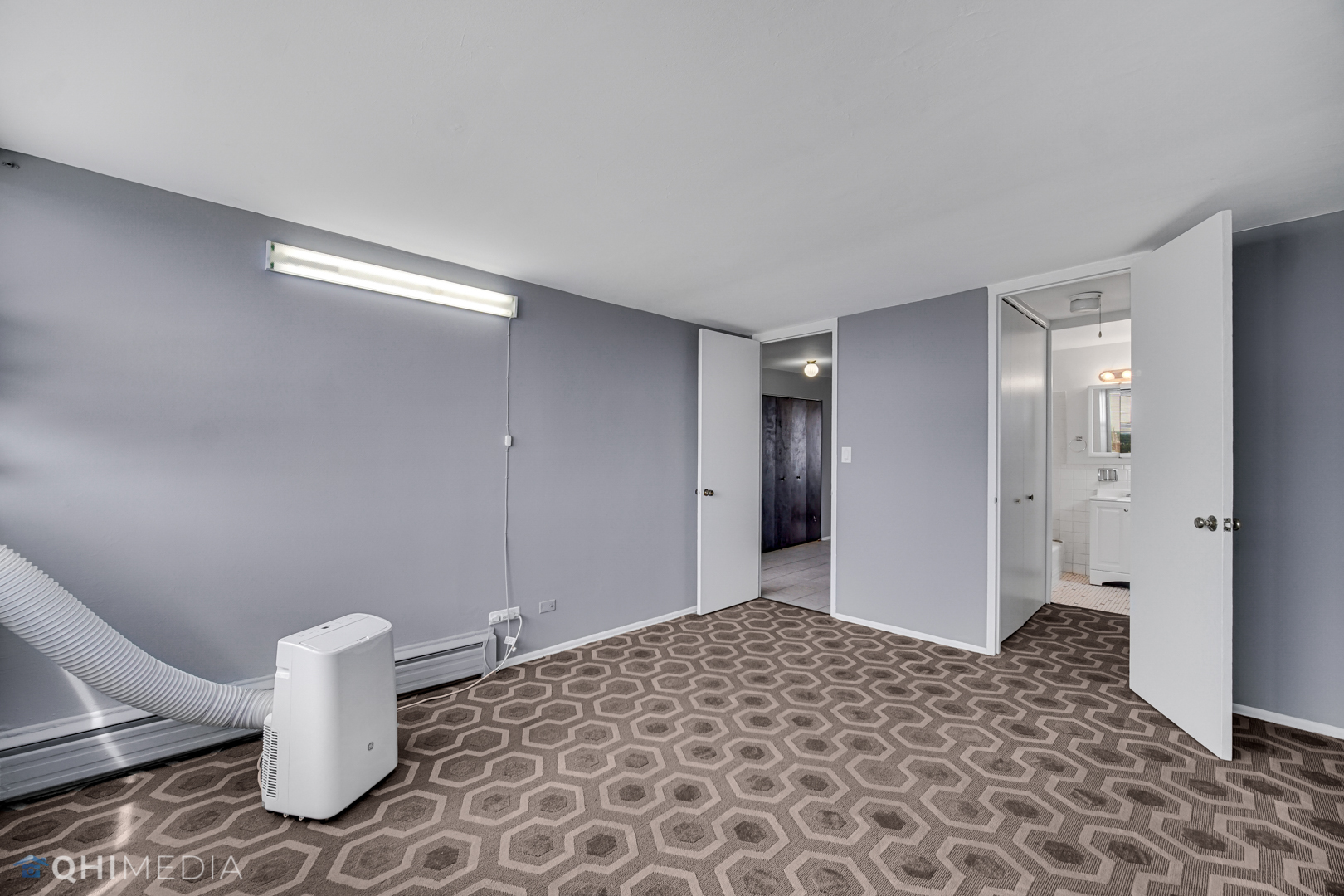 5740 North Sheridan Road, Unit 12C Chicago, IL 60660 - Photo 7 of 19 a view of empty room