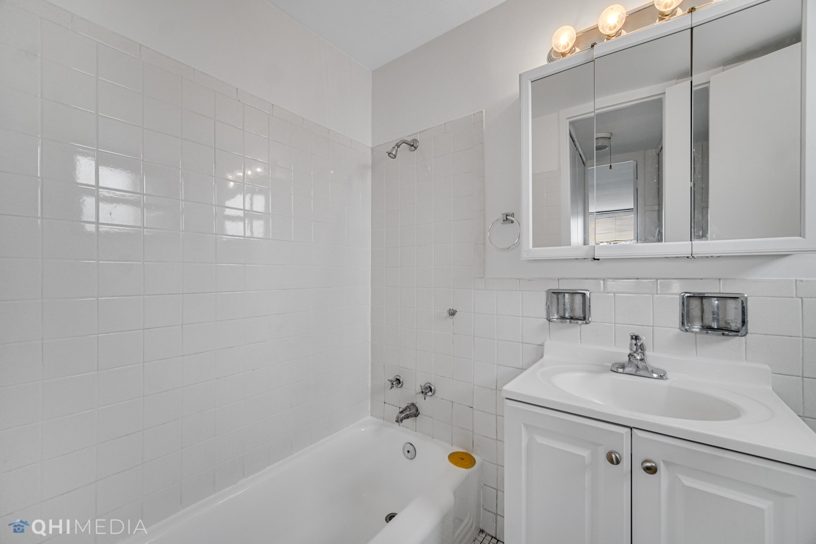 5740 North Sheridan Road, Unit 12C Chicago, IL 60660 - Photo 9 of 19 a bathroom with a sink a toilet and shower