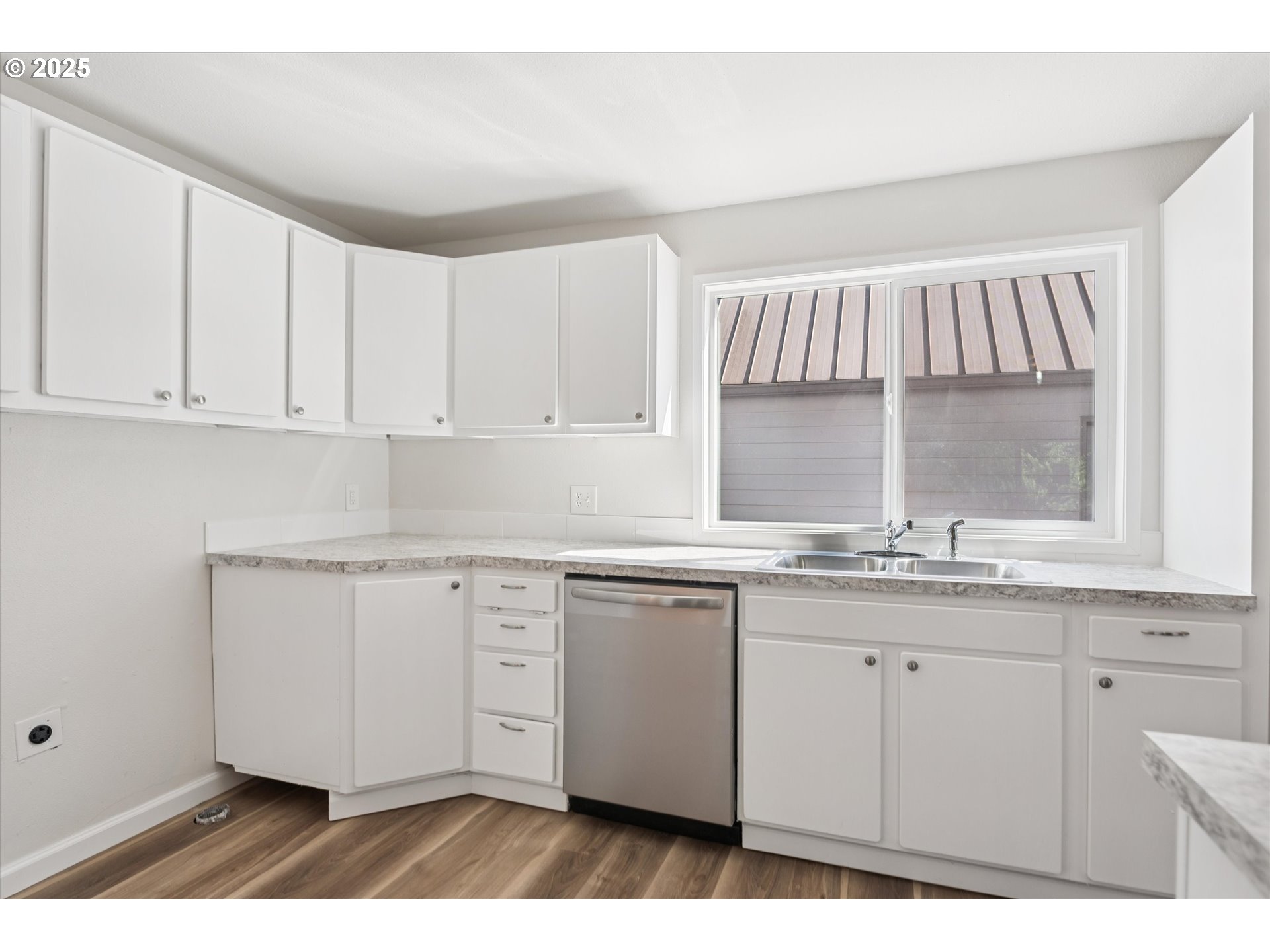 1200 Northeast Territorial Road, Unit 93 Canby, OR 97013 - Photo 14 of 36 a kitchen with granite countertop a sink stainless steel appliances and cabinets