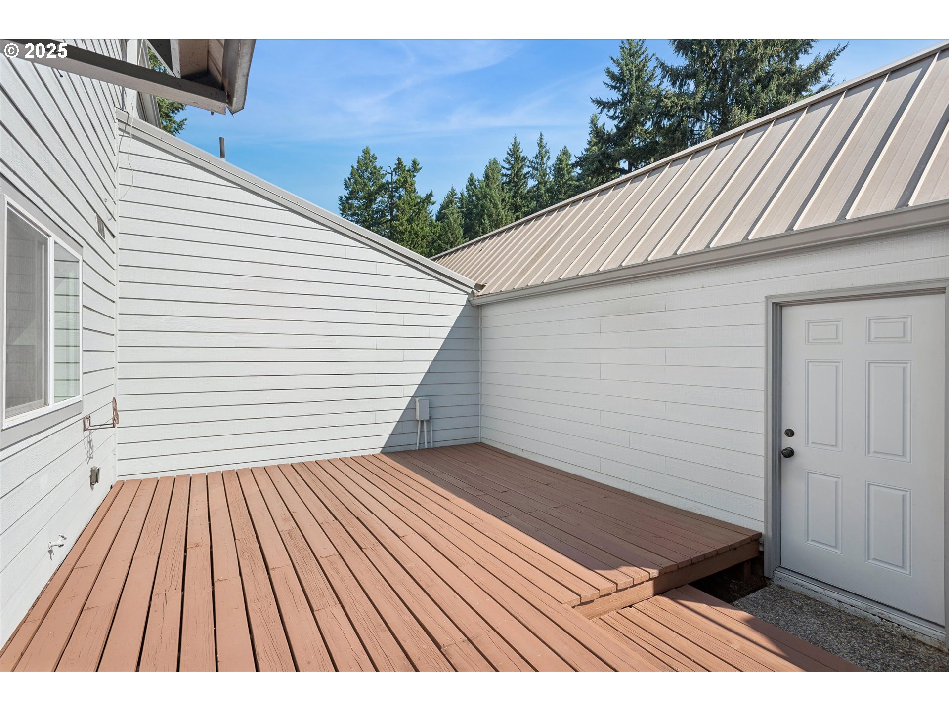 1200 Northeast Territorial Road, Unit 93 Canby, OR 97013 - Photo 3 of 36 a view of sitting area in the balcony