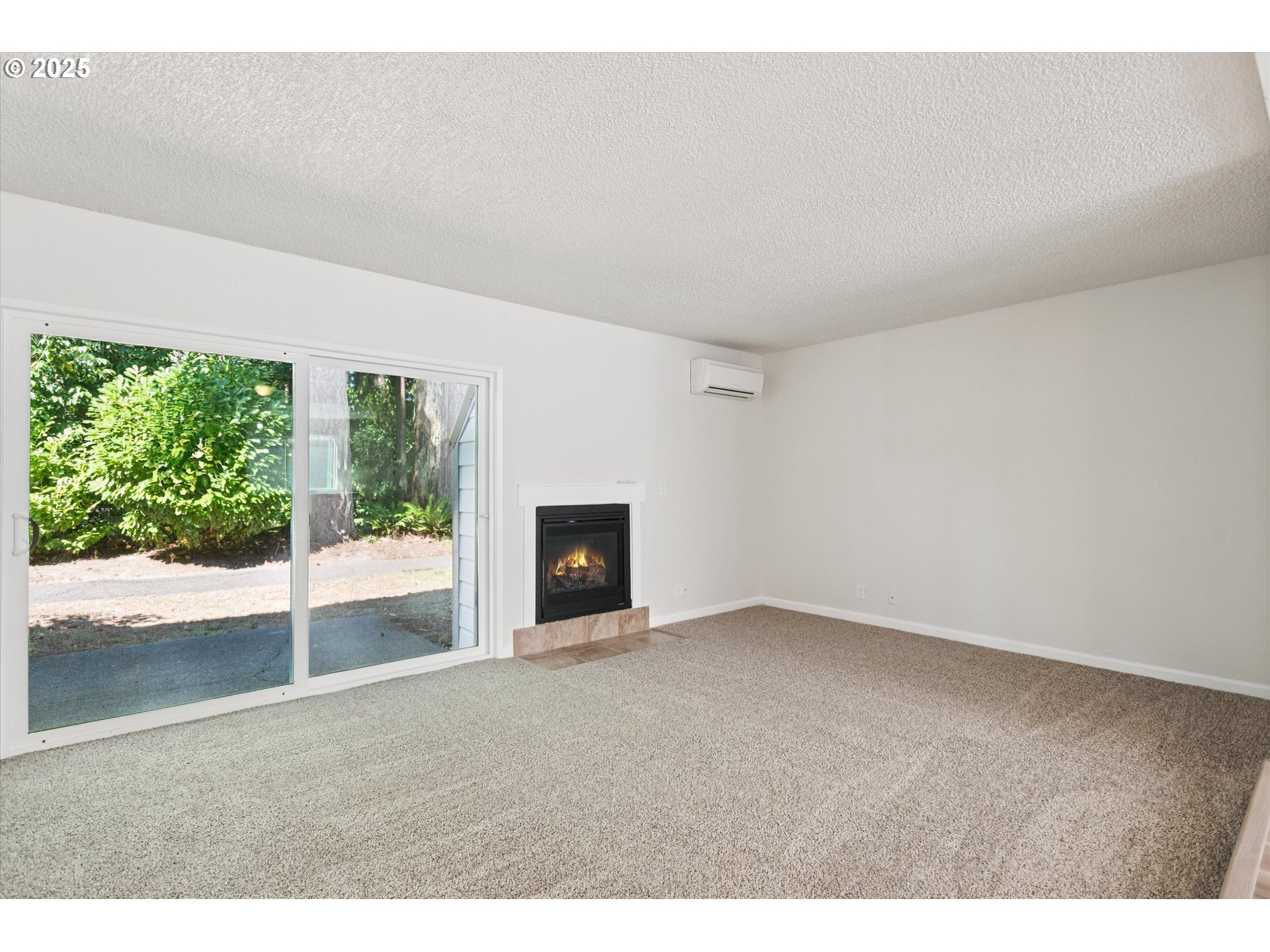 1200 Northeast Territorial Road, Unit 93 Canby, OR 97013 - Photo 7 of 36 a view of empty room with floor to ceiling window